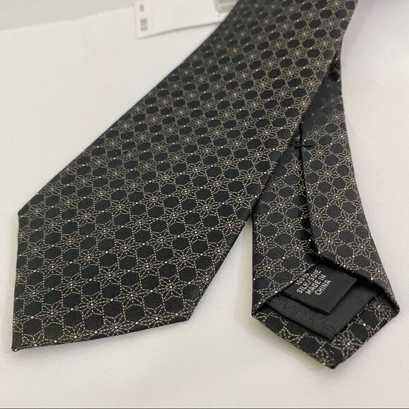 Calvin Klein Black, Gold Flower Pattern Silk Tie - Picture 1 of 4